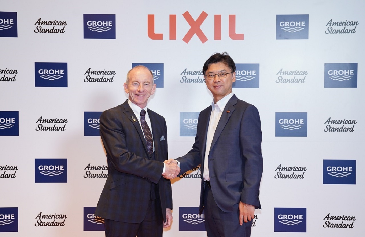 Affirming LIXIL & IPA partnership - Satoshi Konagai, Leader, LWT APAC (right) with Stuart Shield, Founder, IPA (left)